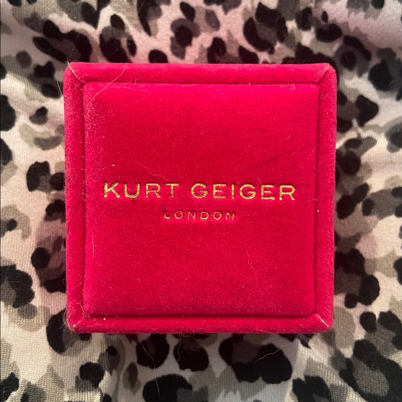 Kurt Geiger NWT Glass Stone w/Eagle Head Ring - Picture 4 of 10